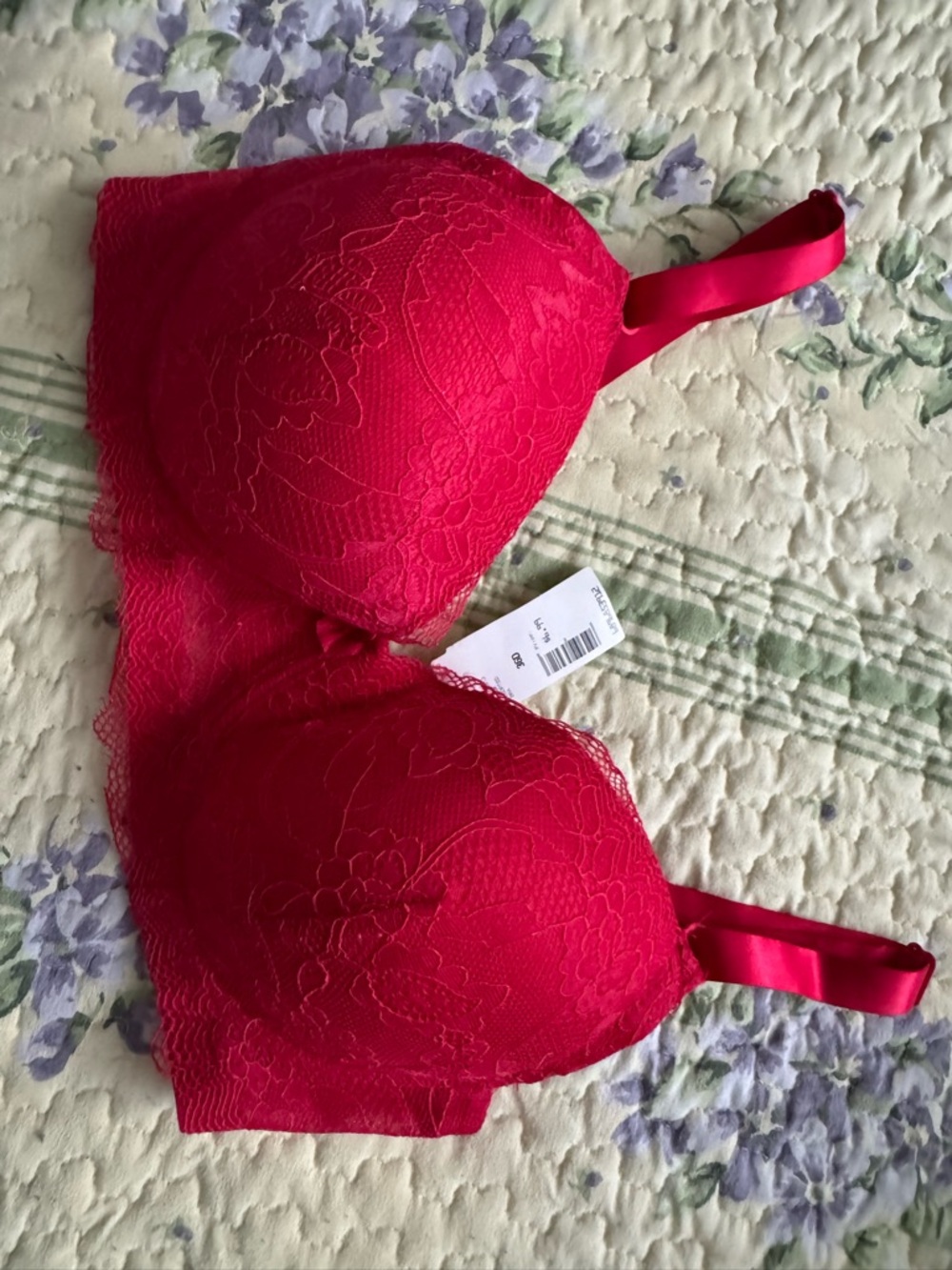 NWT red lacy underwire bra 36D.